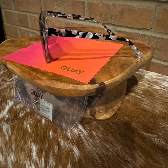 Quay Australia Black and White Women's Sunglasses - Picture 3 of 3